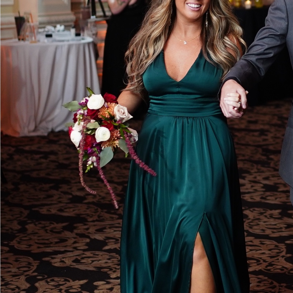 Elegant Sleeveless V-Neck Green Maxi Dress
